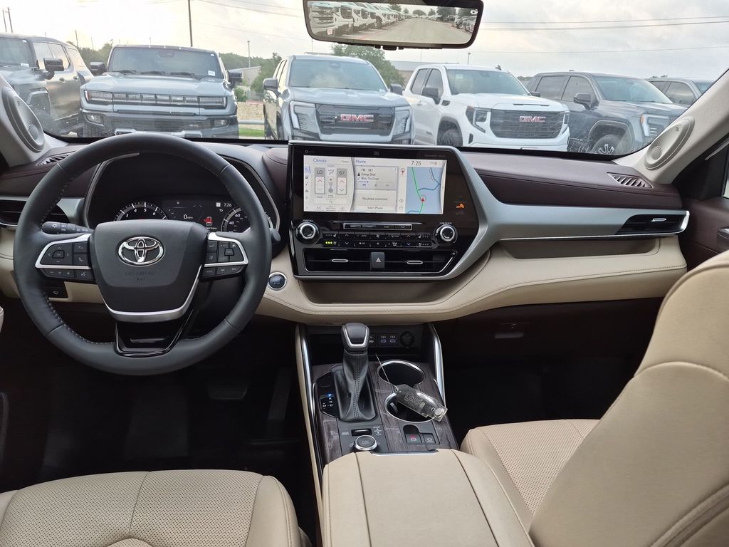 Used Car 2022 Toyota Highlander  Platinum For Sale Under $40,000 In Austin, Texas