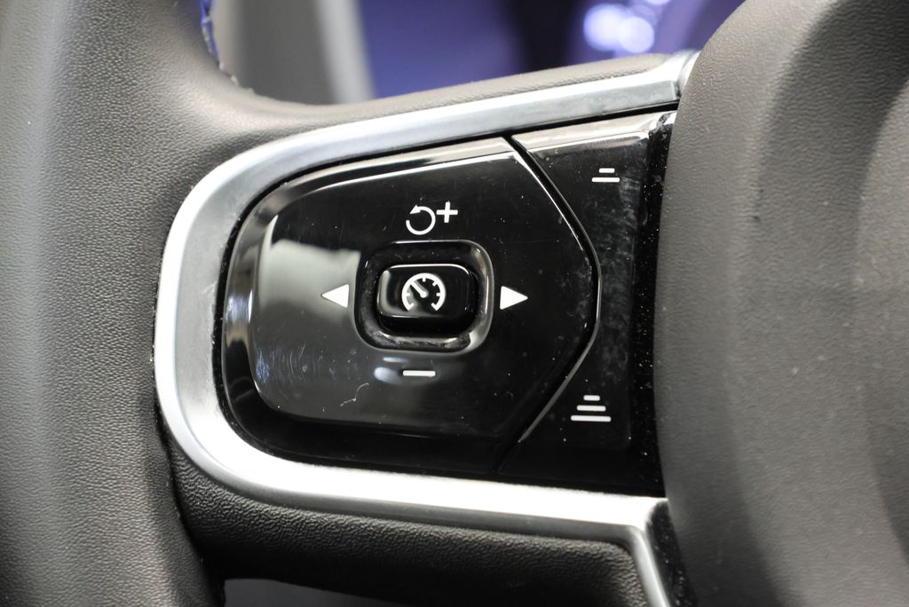 Thumbnail: 2023 Volvo XC60 - 18