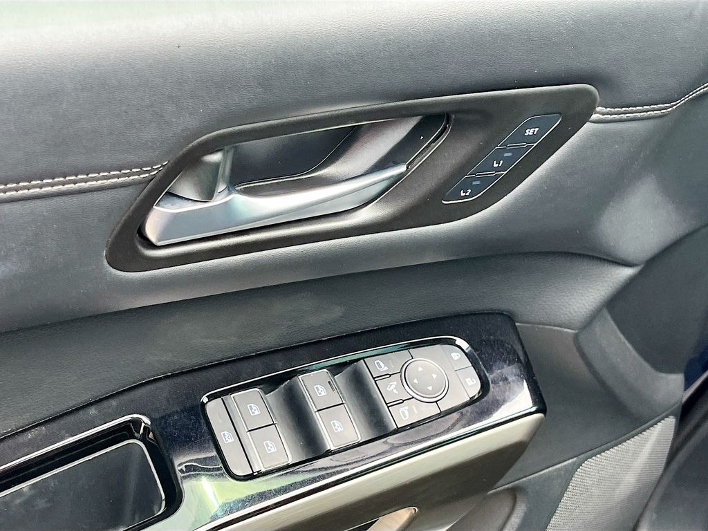 Used 2022 Blue Nissan Platinum image 18