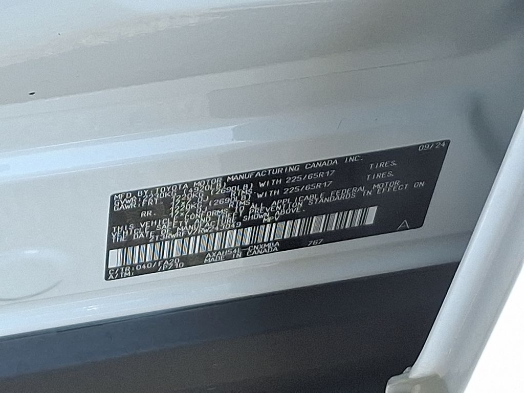 2024 Toyota RAV4 XLE 28