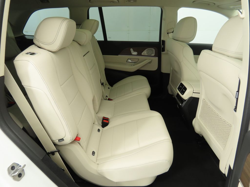 2025 Mercedes-Benz GLS 450 4MATIC 23