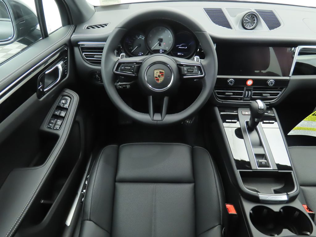 Thumbnail: 2025 Porsche Macan - 13