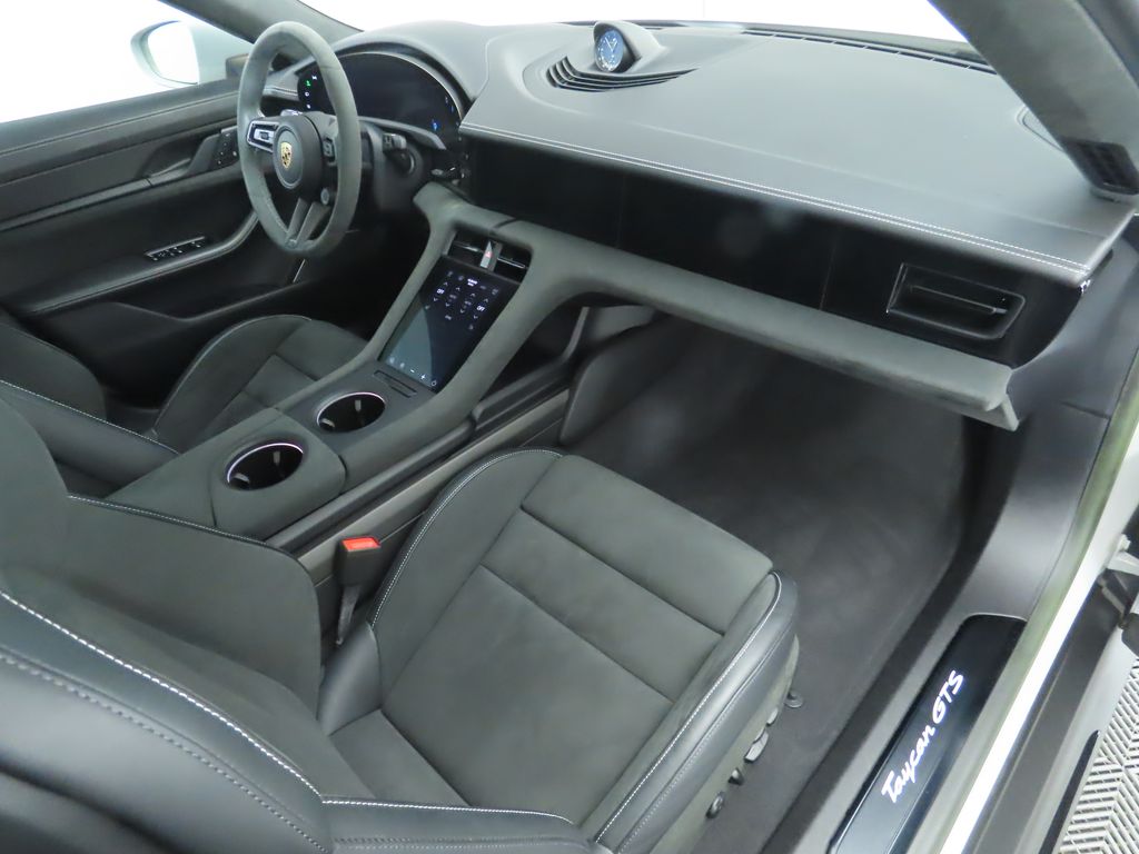 Thumbnail: 2023 Porsche Taycan - 18