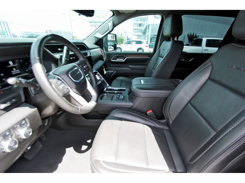 2025 GMC Sierra 2500HD Denali - 11
