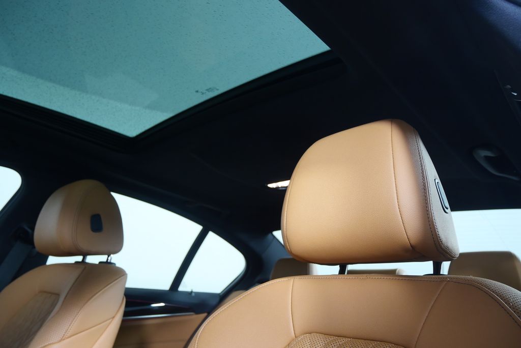 2022 BMW 5 Series 540i 12