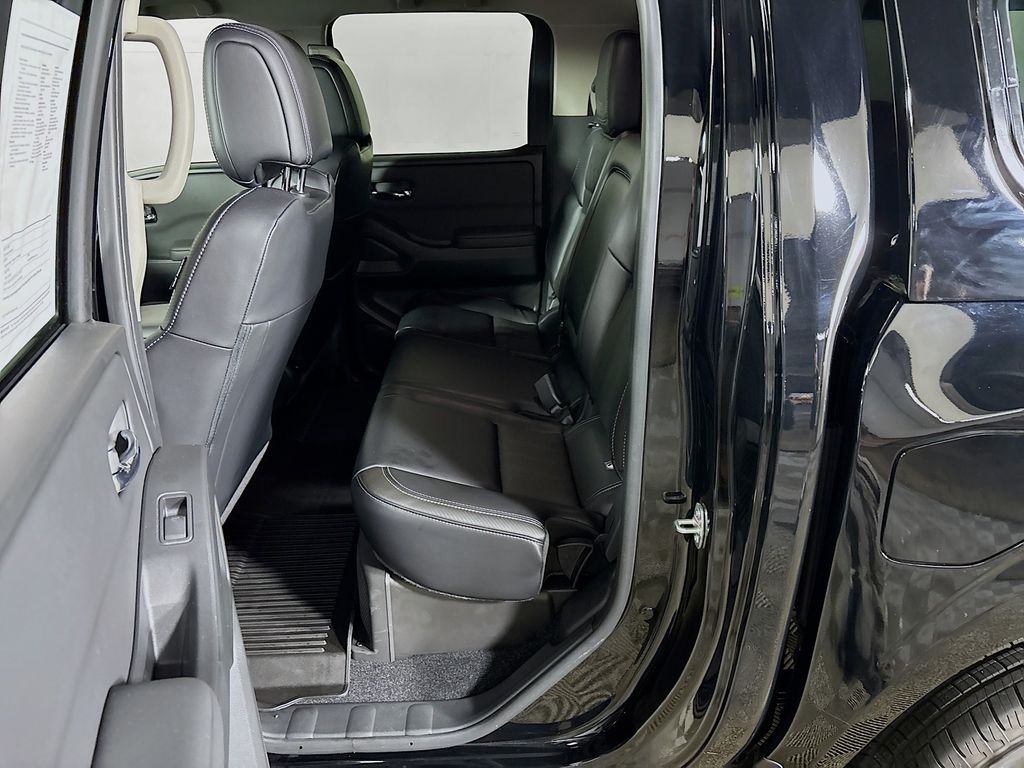 2024 Nissan Frontier SL