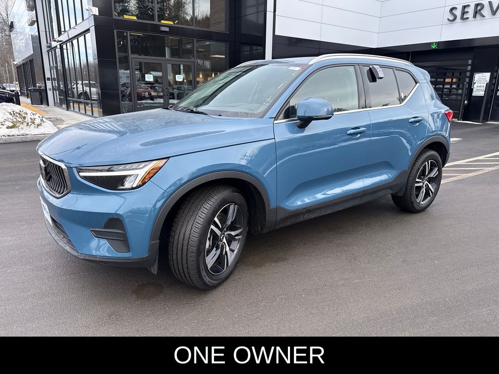 2025 Volvo XC40 B5 Core Bright Theme AWD