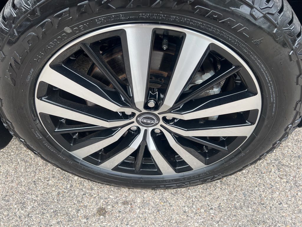 2023 Nissan Pathfinder Platinum photo