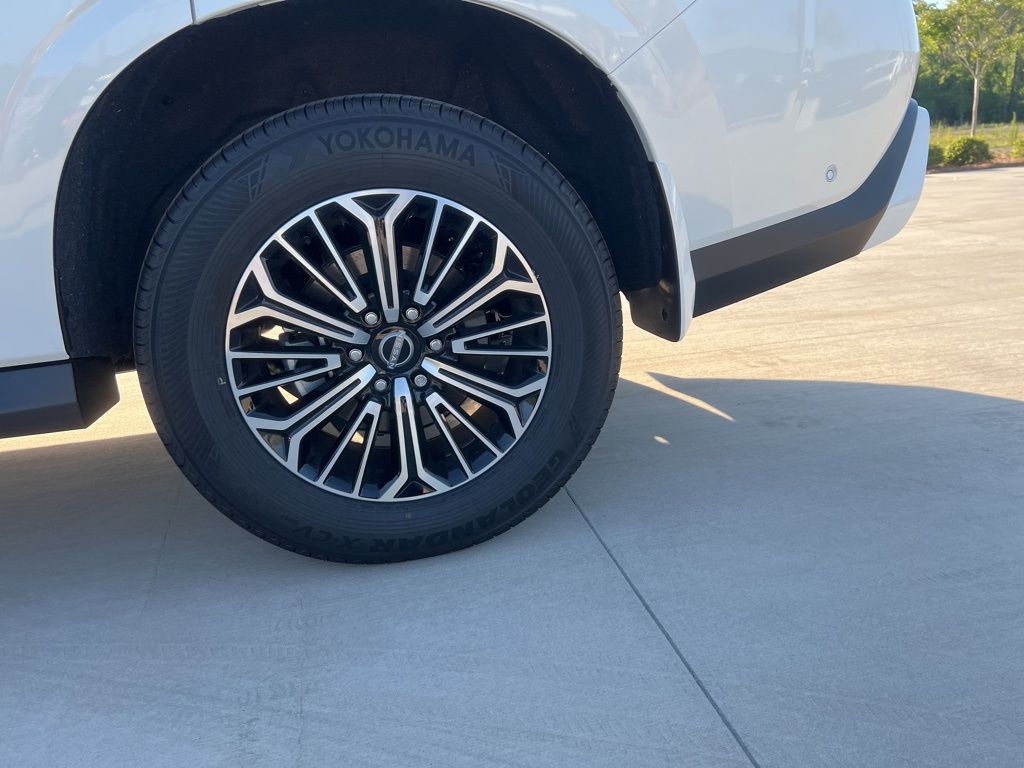 2025 Aspen White Tricoat Nissan Armada SL RWD SUV