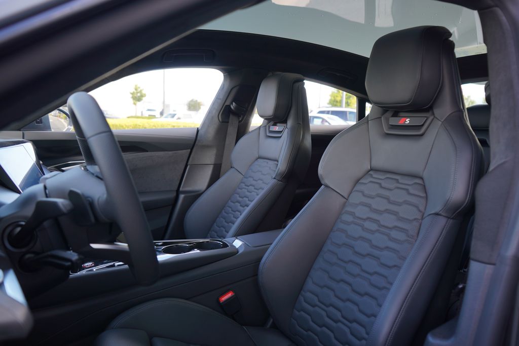 2025 Audi e-tron GT Premium Plus 11