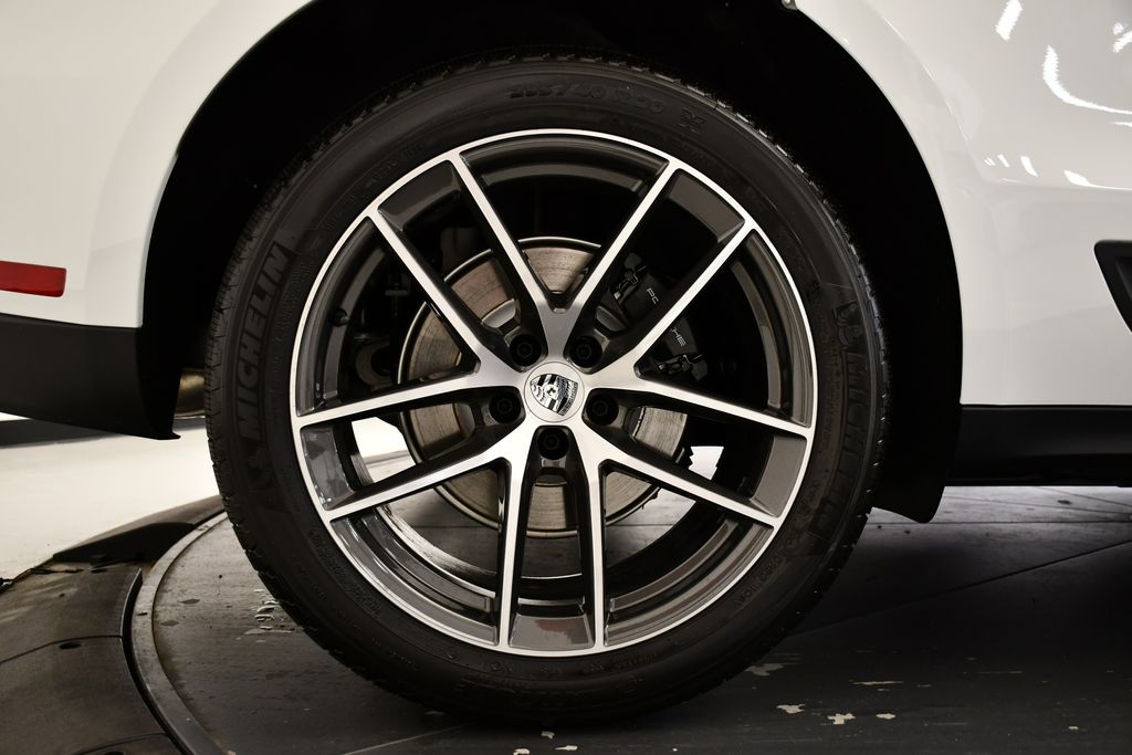 Thumbnail: 2026 Porsche Macan - 18