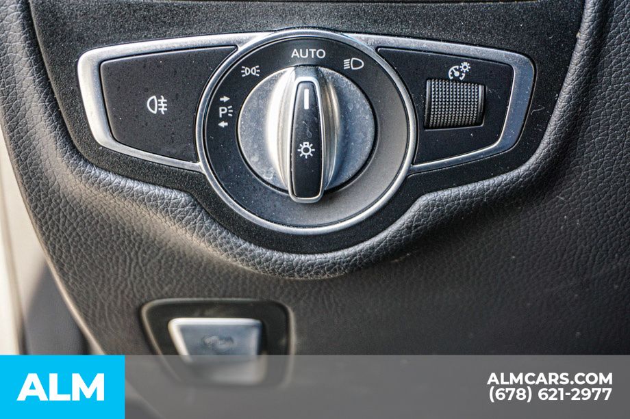 Used 2022 Silver Mercedes-Benz GLC 300 image 46