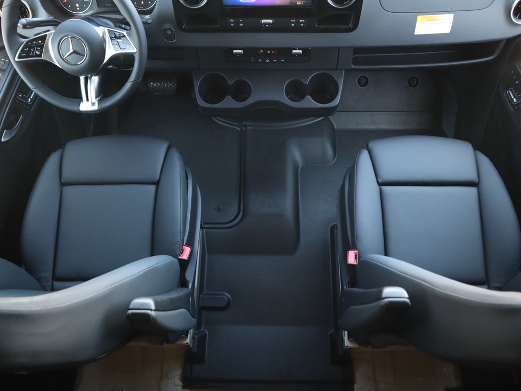 2025 Mercedes-Benz Sprinter 2500 19