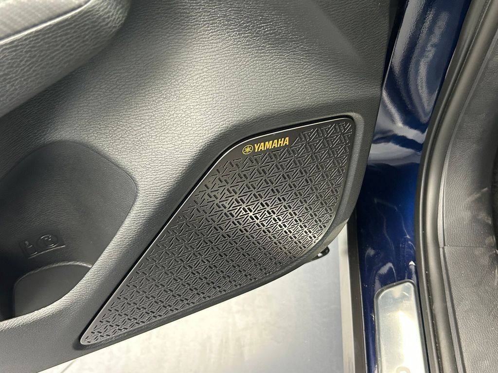 New 2026 Blue Metallic Mitsubishi SE image 13