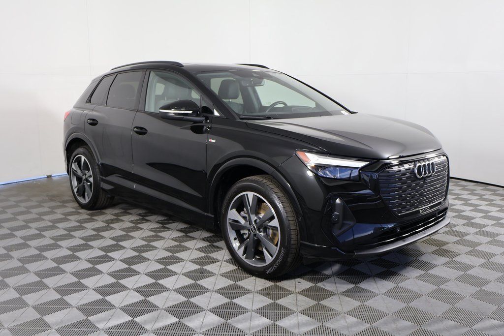 Thumbnail: 2024 Audi Q4 e-tron - 3