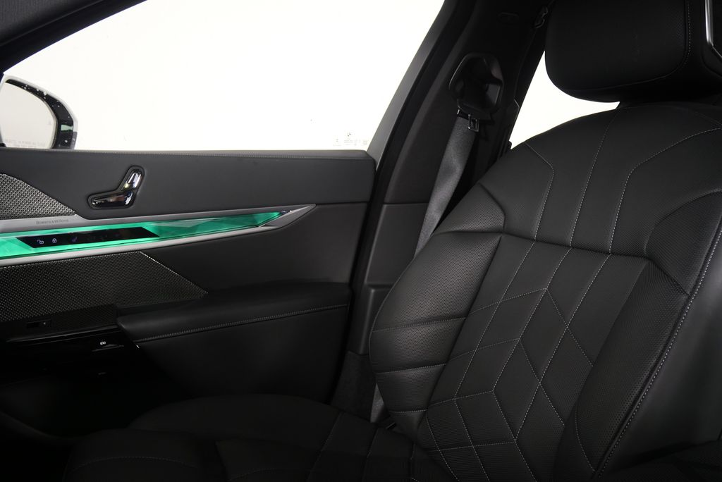 Thumbnail: 2024 BMW 7 Series - 23