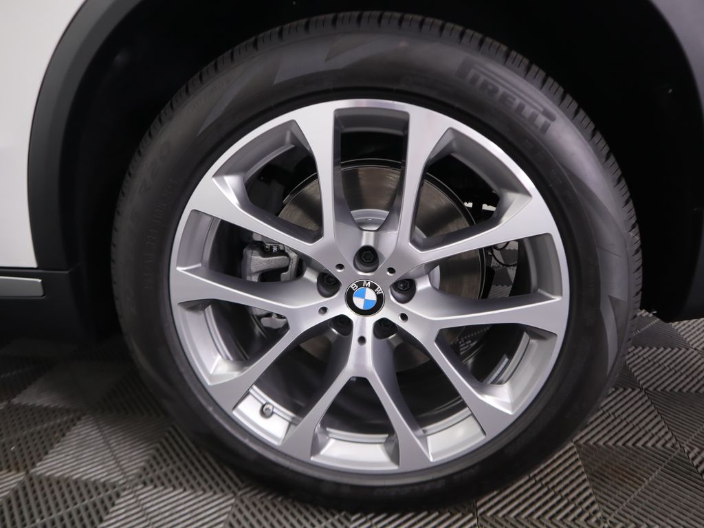 Thumbnail: 2025 BMW X5 - 32