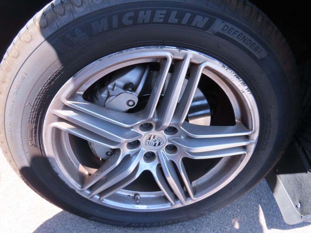 Thumbnail: 2017 Porsche Macan - 18