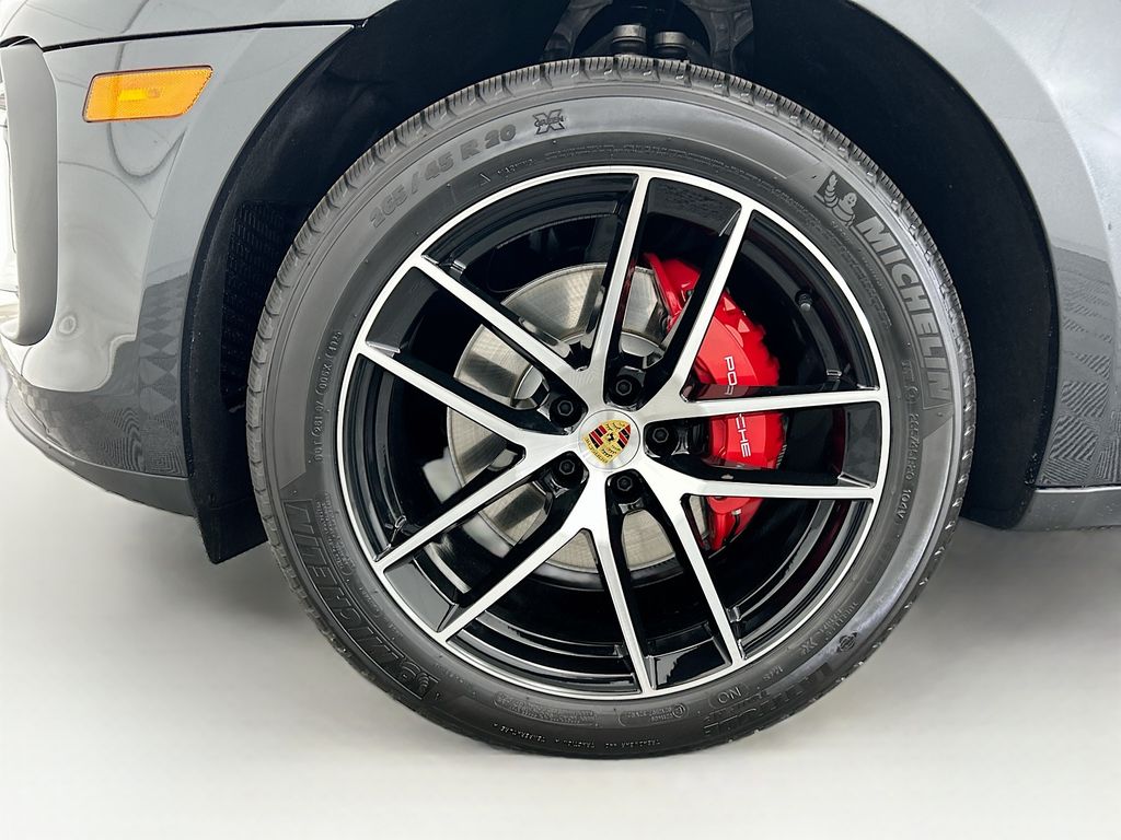 Thumbnail: 2026 Porsche Macan - 31