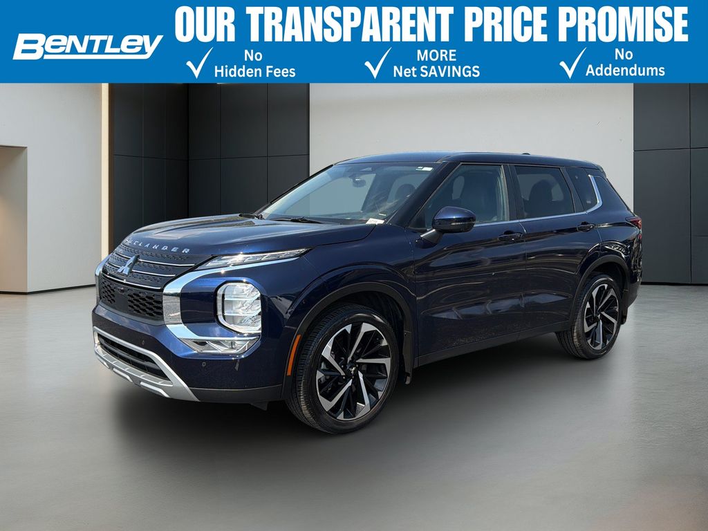 Silver 2023 Mitsubishi Outlander SUV / Crossover Front-Wheel Drive Continuously Variable Transmission