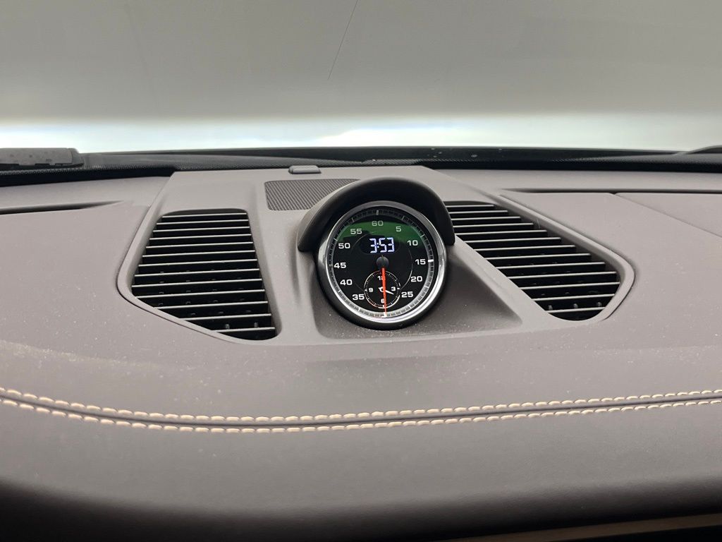 Thumbnail: 2015 Porsche 911 - 26