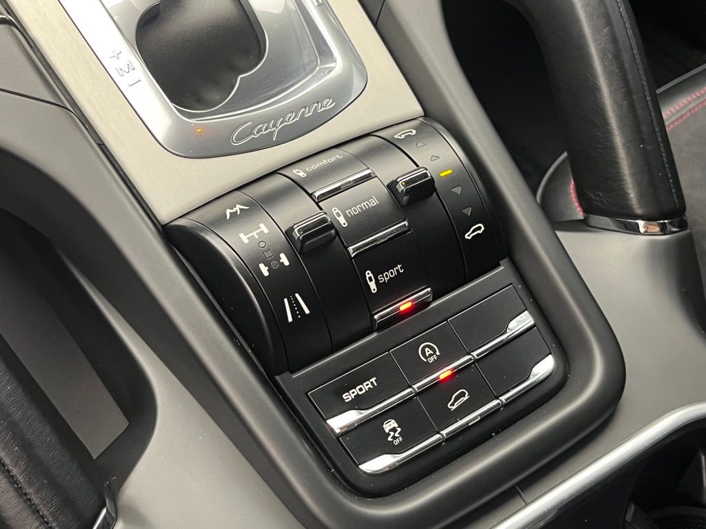 Thumbnail: 2013 Porsche Cayenne - 15