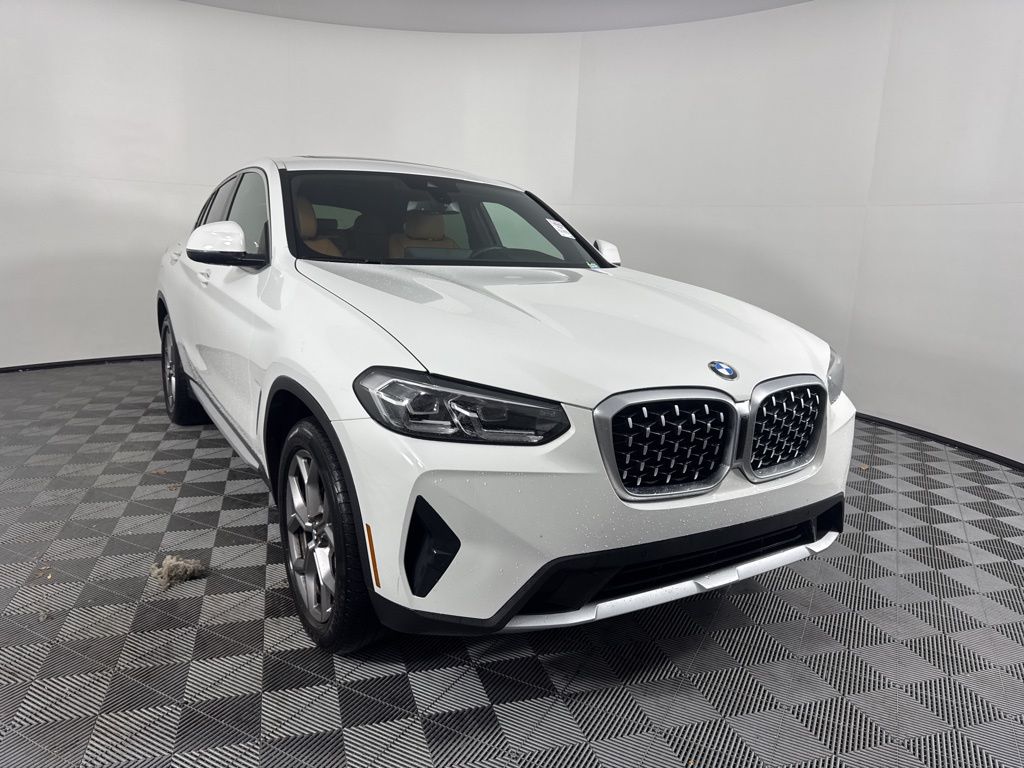Thumbnail: 2023 BMW X4 - 3