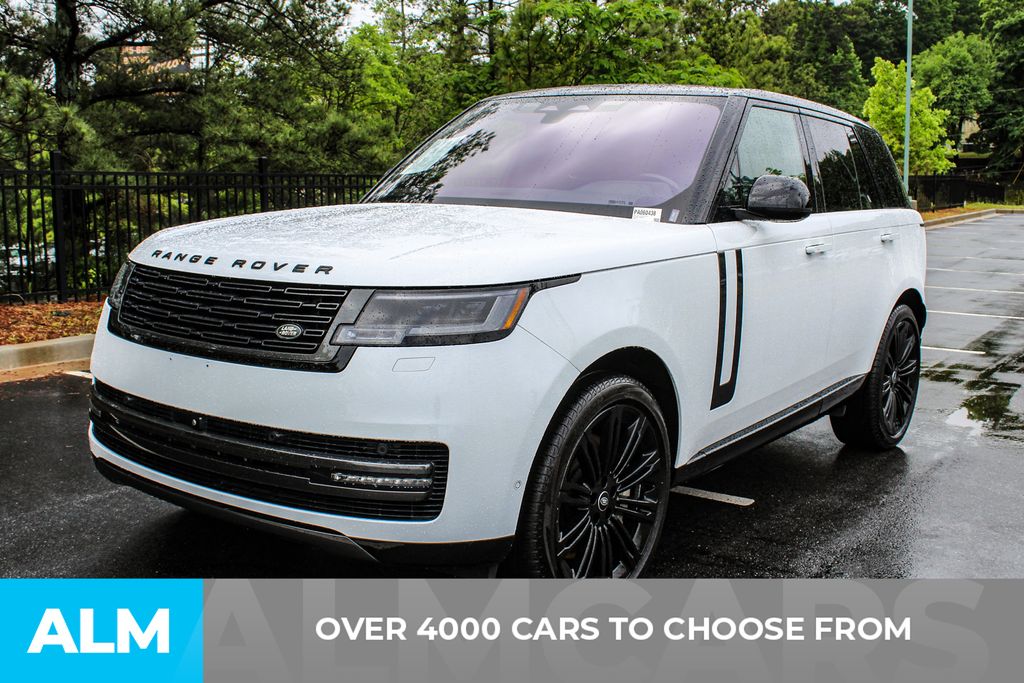 Used 2023 White Land Rover SE image 3