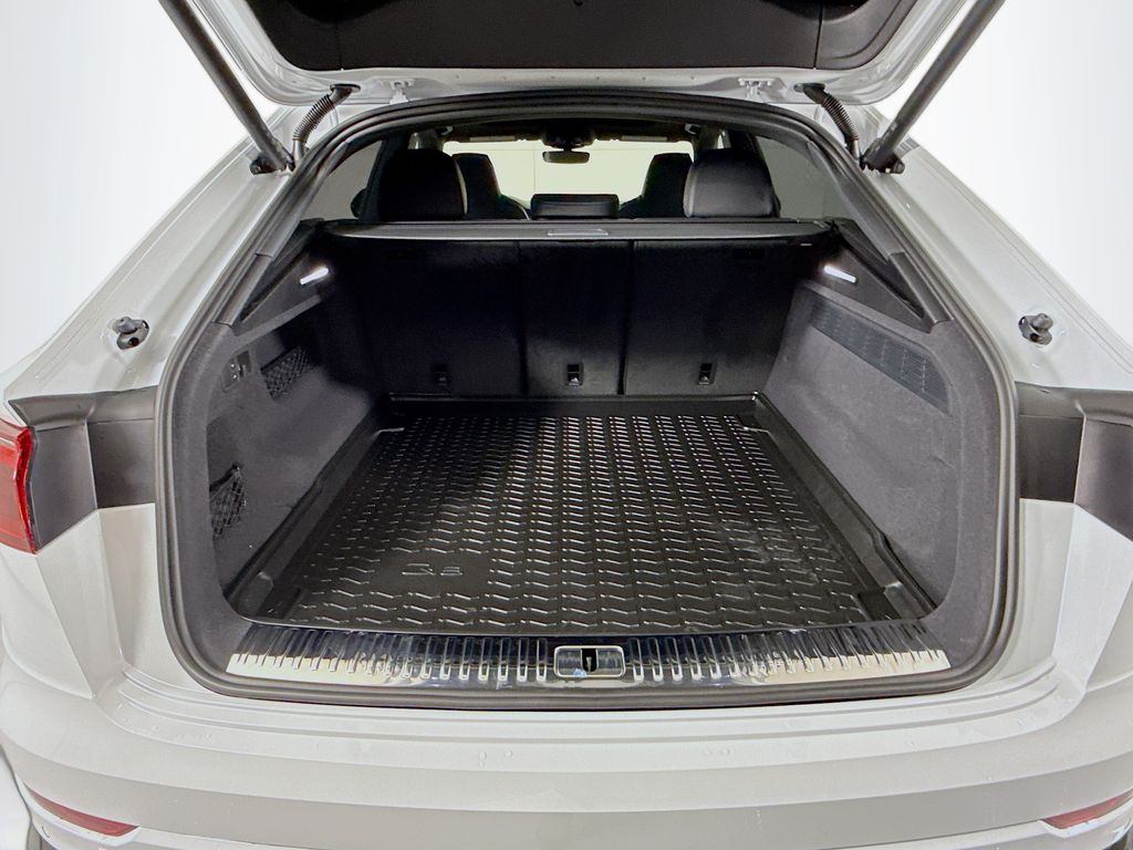 Thumbnail: 2026 Audi SQ8 - 30