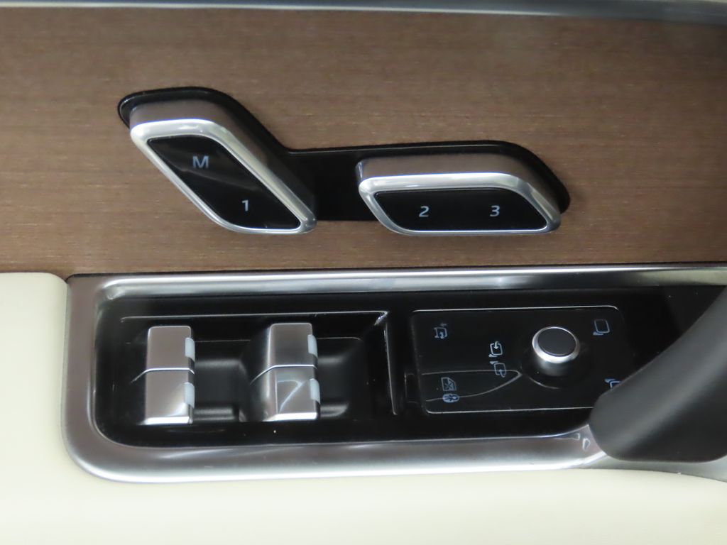 Thumbnail: 2023 Land Rover Range Rover - 24