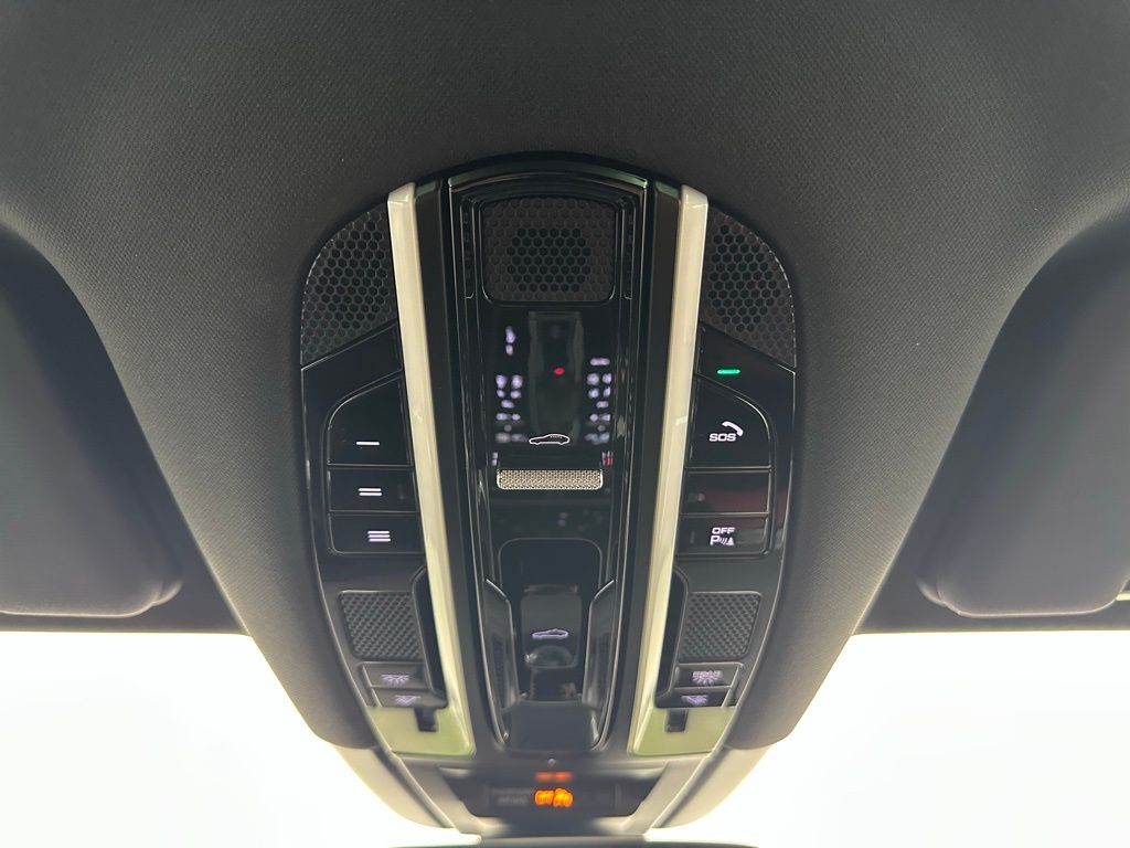 Thumbnail: 2022 Porsche Cayenne - 23