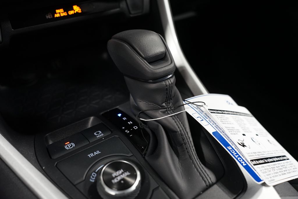 Thumbnail: 2025 Toyota RAV4 - 21