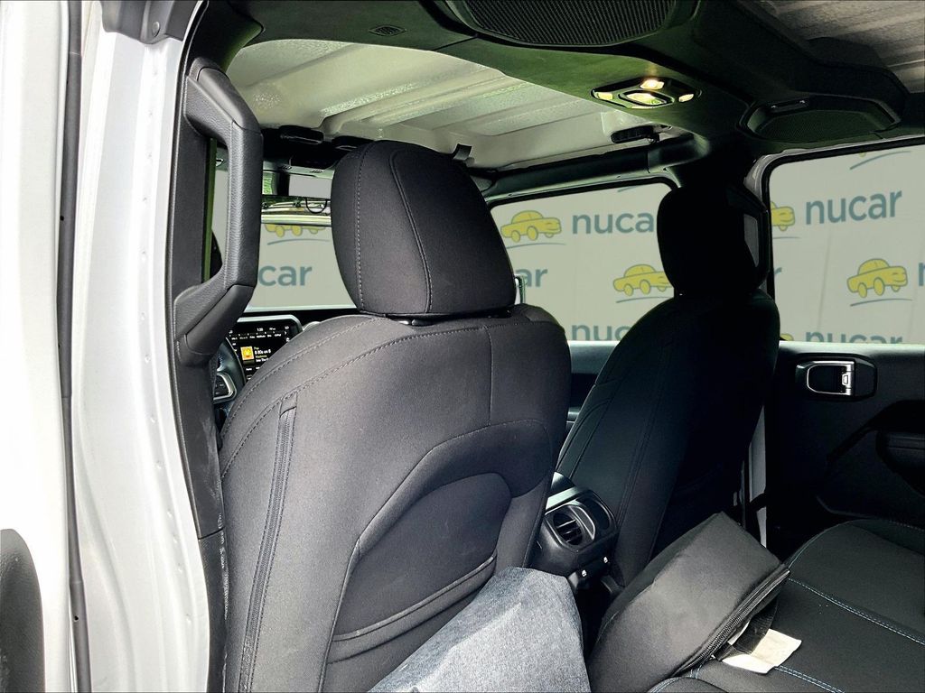 2023 Jeep Wrangler — photo 21