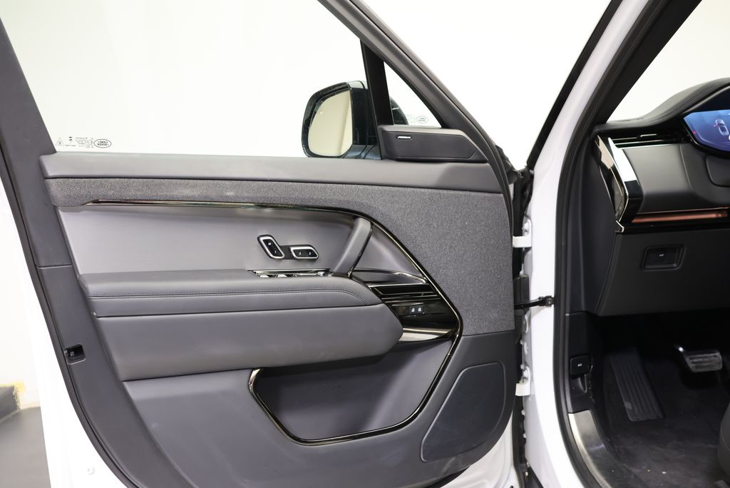 Thumbnail: 2023 Land Rover Range Rover Sport - 25