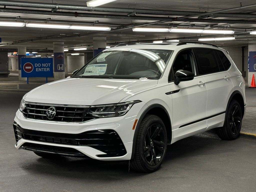 2024 Volkswagen Tiguan 2.0T SE R-Line Black 3