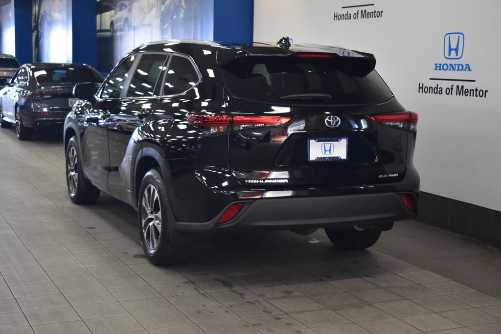 Thumbnail: 2023 Toyota Highlander - 3