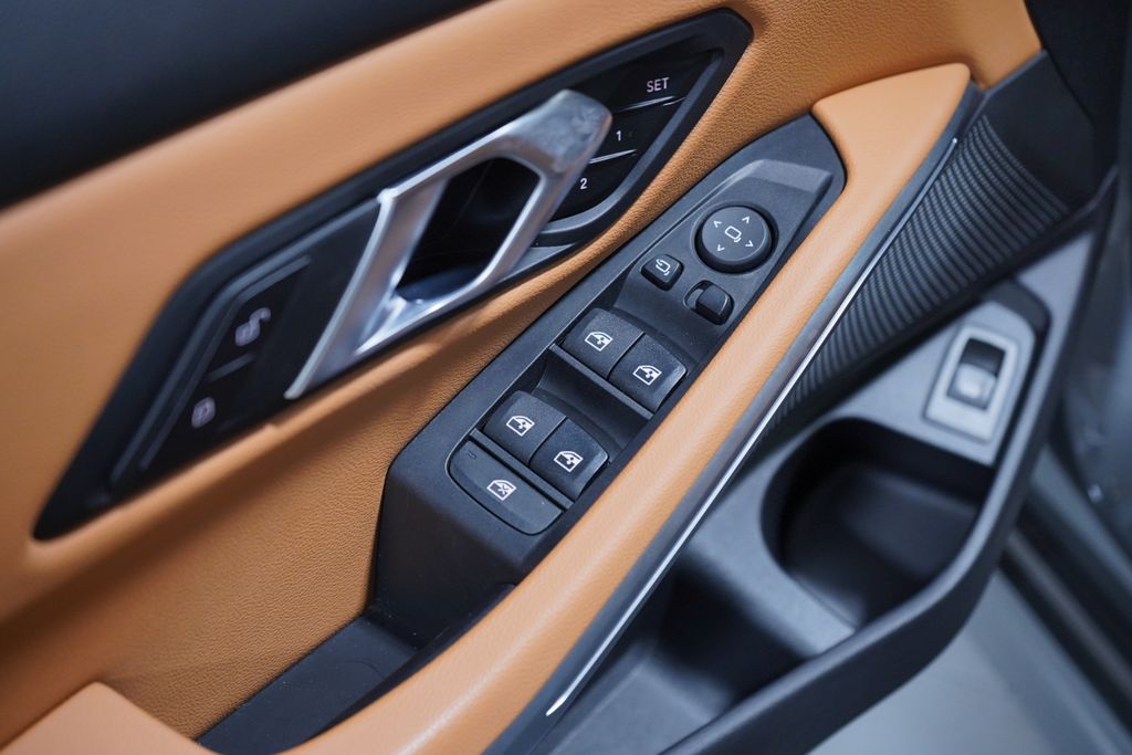 Thumbnail: 2024 BMW 3 Series - 19
