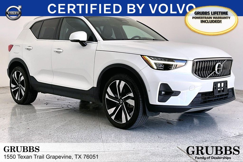 2024 Volvo XC40 B5 Ultimate Bright Theme AWD