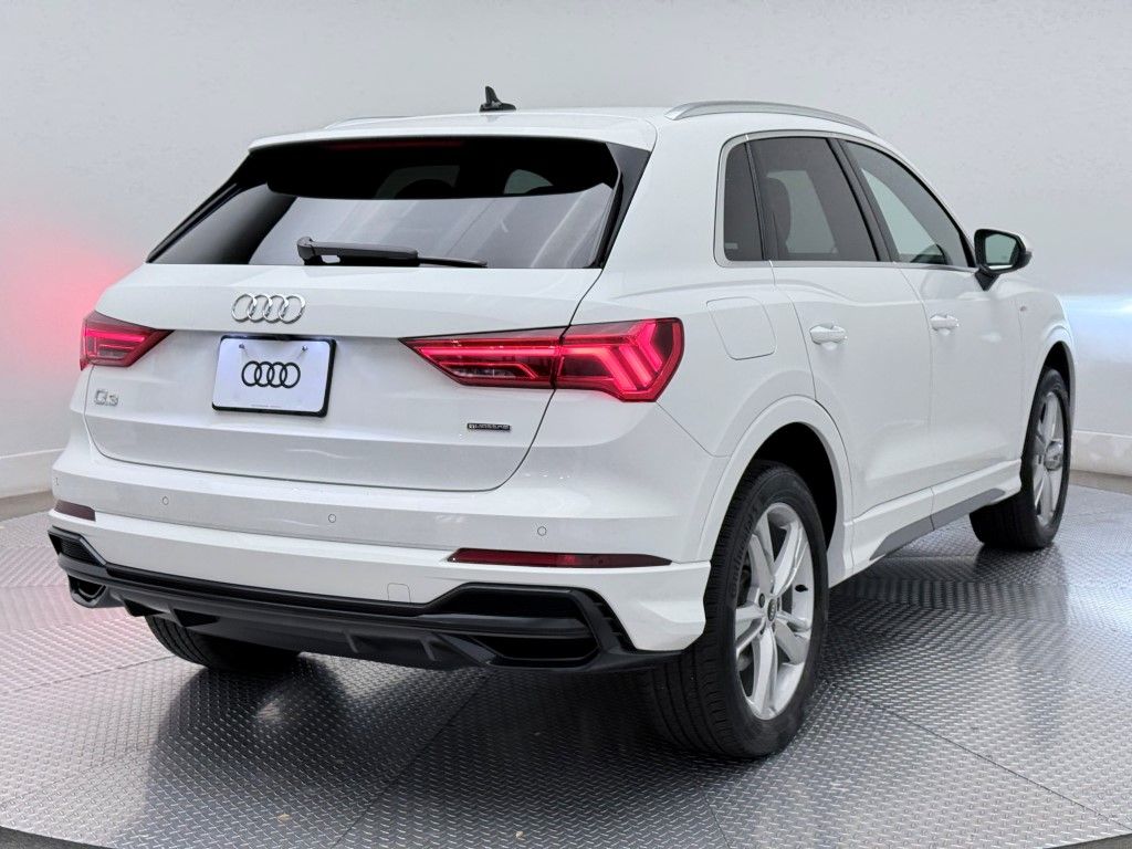 Thumbnail: 2022 Audi Q3 - 12