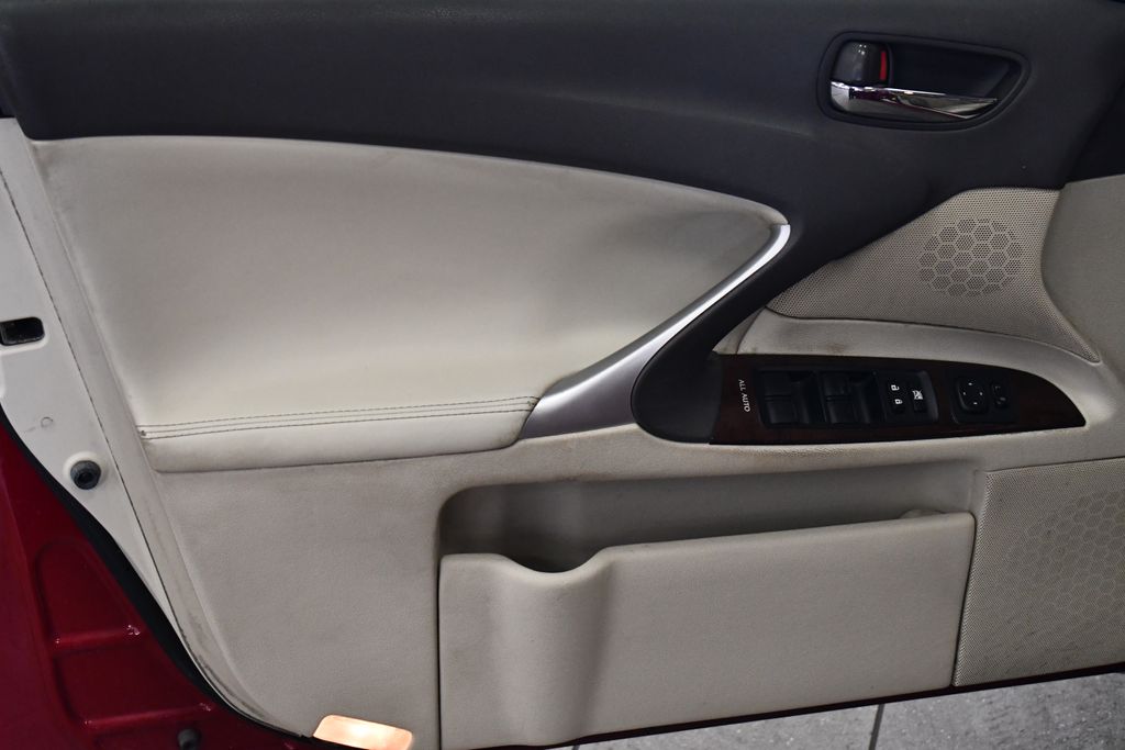 Thumbnail: 2013 Lexus IS - 13