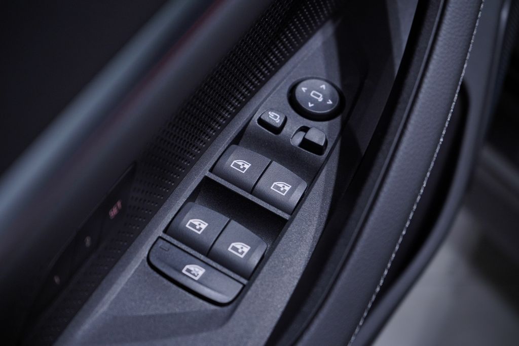 Thumbnail: 2025 BMW i4 - 11