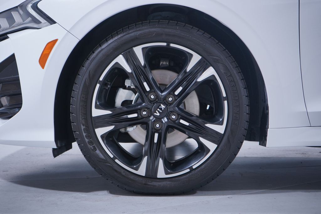 Thumbnail: 2021 Kia K5 - 2