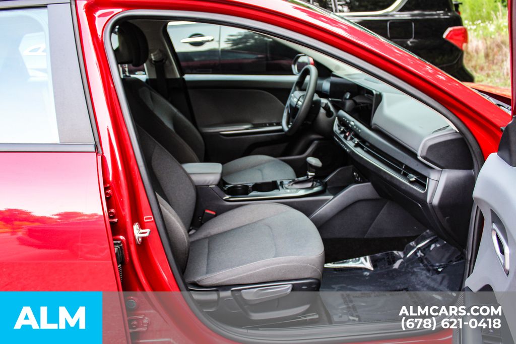 Used 2025 Red Kia LXS image 21