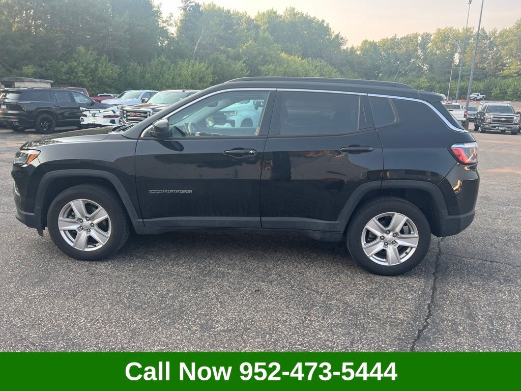 Diamond Black Crystal Pearlcoat 2022 Jeep Compass SUV / Crossover Four-Wheel Drive 9-Speed Automatic