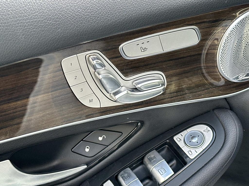 Thumbnail: 2016 Mercedes-Benz GLC - 31