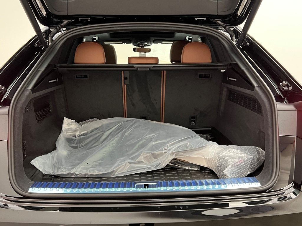 Thumbnail: 2026 Audi Q8 - 10