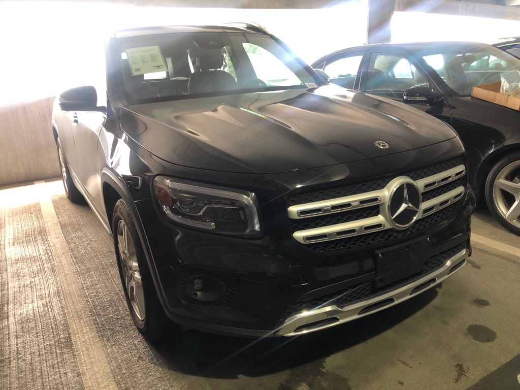Thumbnail: 2021 Mercedes-Benz GLB - 3