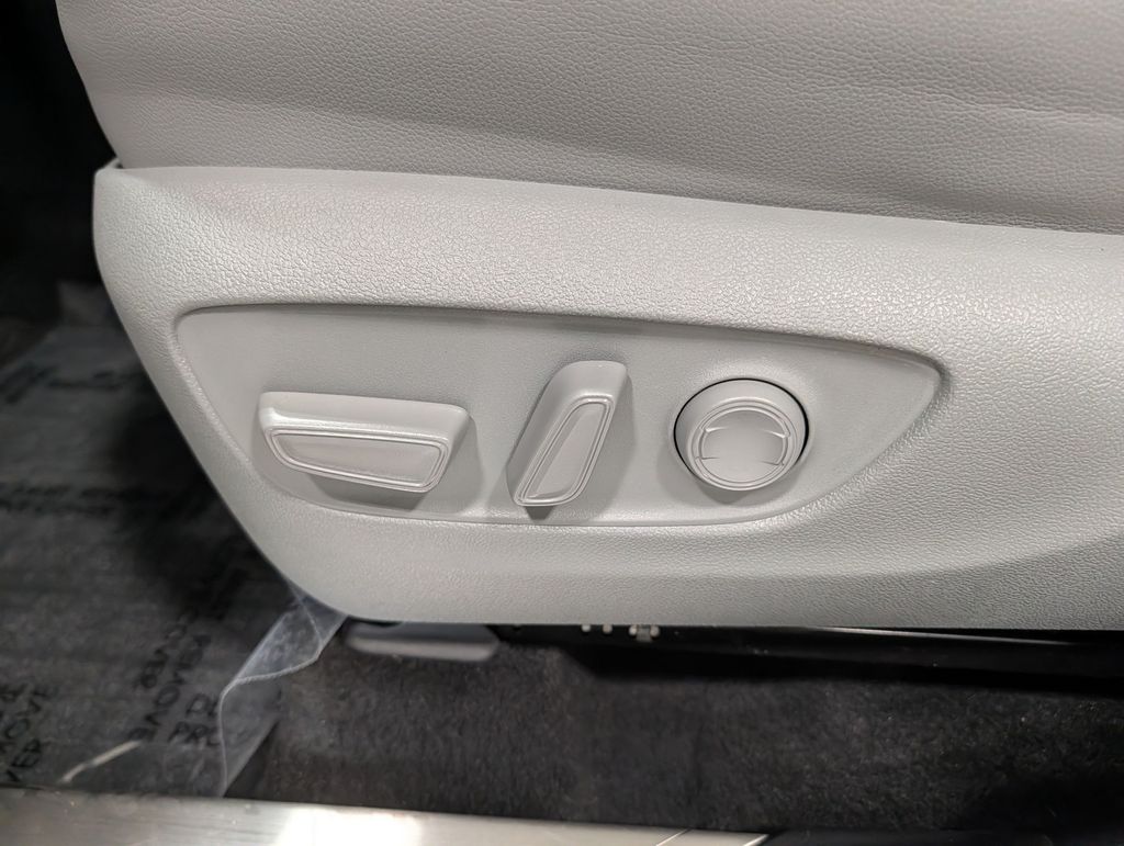 Used 2025 Toyota Highlander SUV
