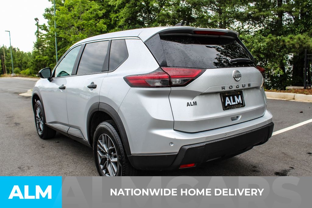 Used 2024 Silver Nissan S image 5