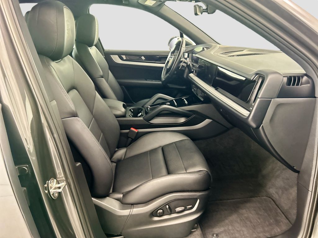 Thumbnail: 2024 Porsche Cayenne - 19
